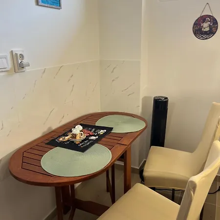 Mazsola Apartament *