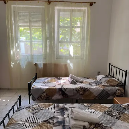 Mazsola Apartament *