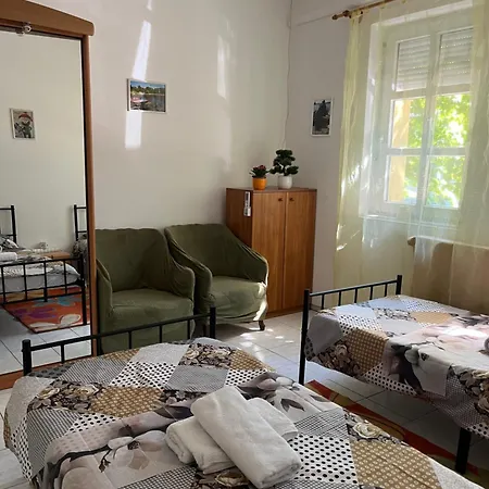 Mazsola Apartment *